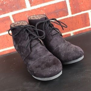 Black Wedges